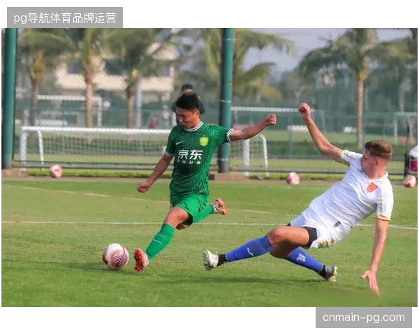 升班马重庆铜梁龙以稳固的防守位居半程次席，其严密的防守体系是抢分关键